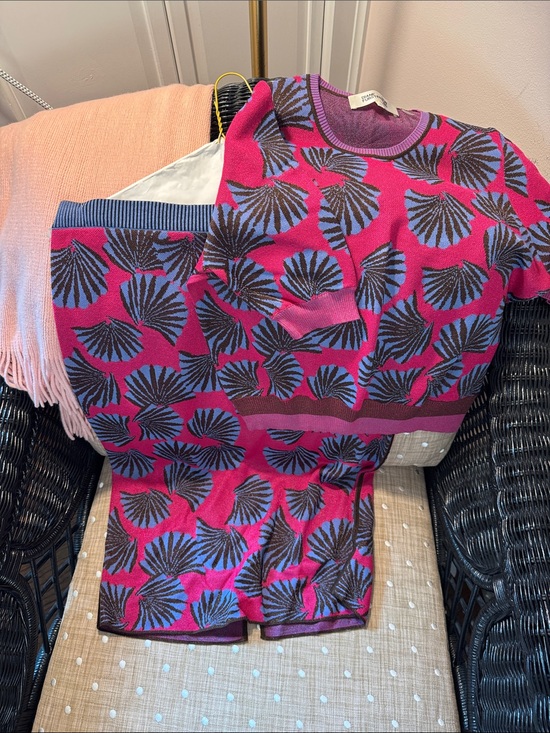Diane Von Furstenberg Dresses & Skirts - Diane Von Furstenberg Pink and Blue Knit Skirt Set